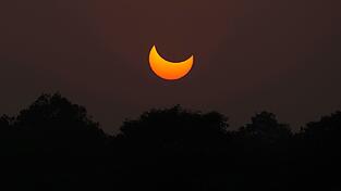 Eine partielle Sonnenfinsternis vor Sonnenuntergang in Pakistan. (Archivbild) Eine partielle Sonnenfinsternis vor Sonnenuntergang in Pakistan. (Archivbild)