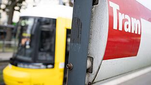 Busse, Bahnen und Straßenbahnen befördern Millionen Fahrgäste. (Symbolbild) Busse, Bahnen und Straßenbahnen befördern Millionen Fahrgäste. (Symbolbild)