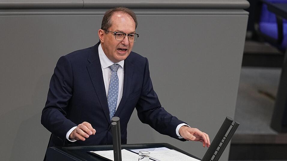 Im Juli dieses Jahres wurden auf Initiative des Innenministers Alexander Dobrindt bereits 81 Männer nach Afghanistan ausgeflogen.
