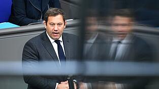 Klingbeil verteidigte seinen Etat.