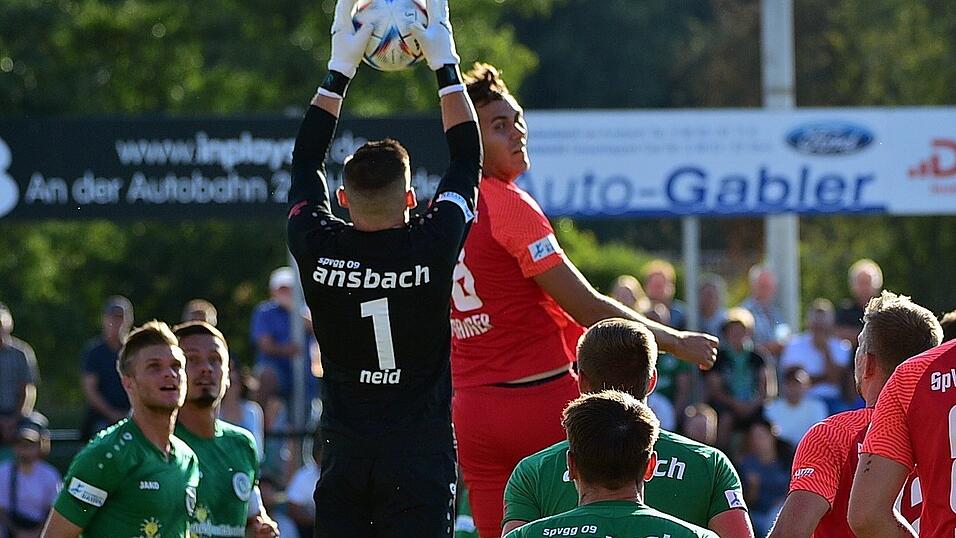 Die SpVgg Hankofen erkämpfte sich ein Unentschieden gegen die SpVgg Ansbach. Die SpVgg Hankofen erkämpfte sich ein Unentschieden gegen die SpVgg Ansbach.