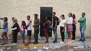 Nach dem Erdbeben sind viele Menschen auf humanitäre Hilfe angewiesen. Nach dem Erdbeben sind viele Menschen auf humanitäre Hilfe angewiesen.