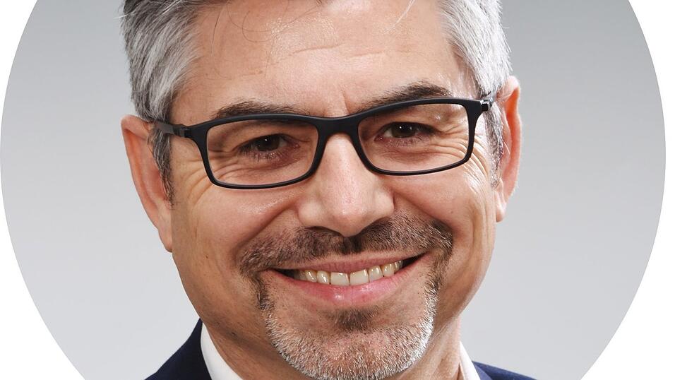 Fernbeziehungen bleiben l&auml;nger frisch. Warum? Das erkl&auml;rt Dr. Peter Wendl im Interview. Er forscht am Zentralinstitut f&uuml;r Ehe und Familie in der Gesellschaft der Katholischen Universit&auml;t Eichst&auml;tt-Ingolstadt.