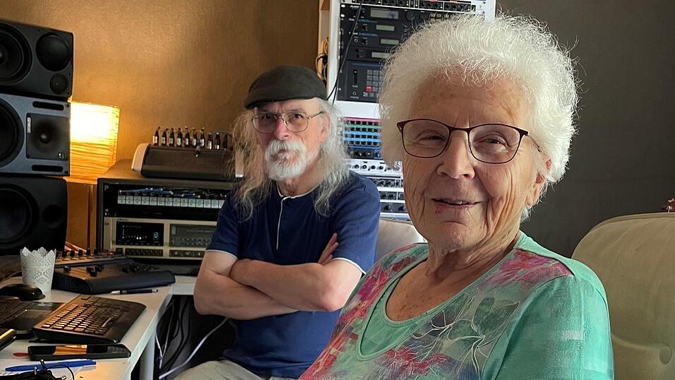 Erika Beutl mit Horst Lustenberger in dessen Tonstudio auf dem Königsberg. Erika Beutl mit Horst Lustenberger in dessen Tonstudio auf dem Königsberg.