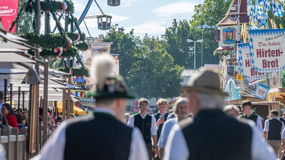 Das Gäubodenvolksfest in Straubing gilt als das zweitgrößte Volksfest in Bayern nach dem Oktoberfest. (Archivbild) Das Gäubodenvolksfest in Straubing gilt als das zweitgrößte Volksfest in Bayern nach dem Oktoberfest. (Archivbild)