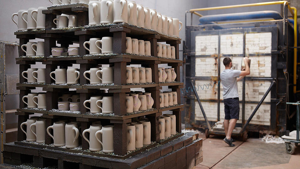 Rund drei bis vier Wochen dauert die Herstellung eines Krugs.