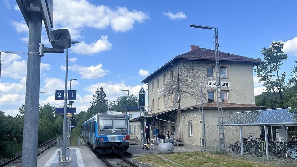 In Vilsbiburg fährt noch eine Diesellok.