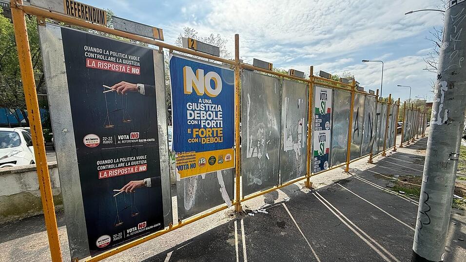 Auf Plakaten wird f&uuml;r Ja oder Nein geworben.