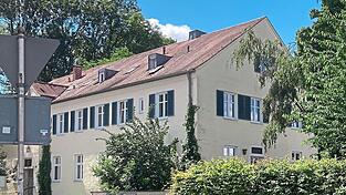 Anstelle des evangelischen Gemeindehauses mit angegliedertem Kindergarten soll an der Ecke Gutenbergweg/Gabelsbergerstra&szlig;e eine bis zu f&uuml;nfst&ouml;ckige Wohnanlage mit Kindertagesst&auml;tte entstehen.