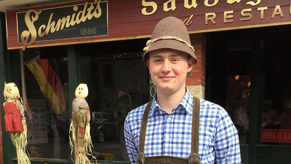 Philip war der Einzige, der beim Oktoberfest in German Village eine Lederhose getragen hatte.