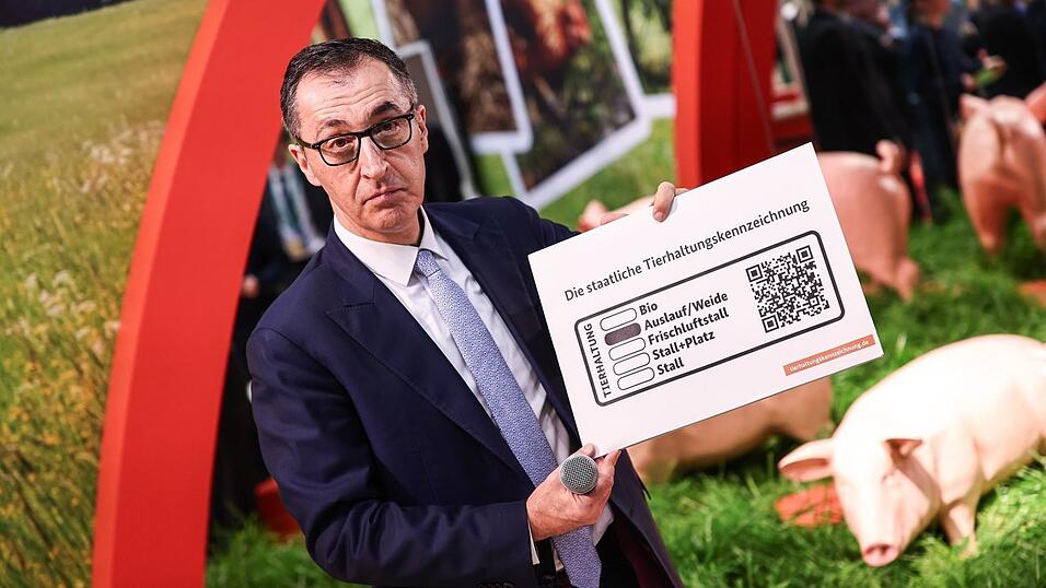 Das staatliche Tierhaltungs-Logo von Minister Cem Özdemir soll im Sommer in die Läden kommen. Das staatliche Tierhaltungs-Logo von Minister Cem Özdemir soll im Sommer in die Läden kommen.