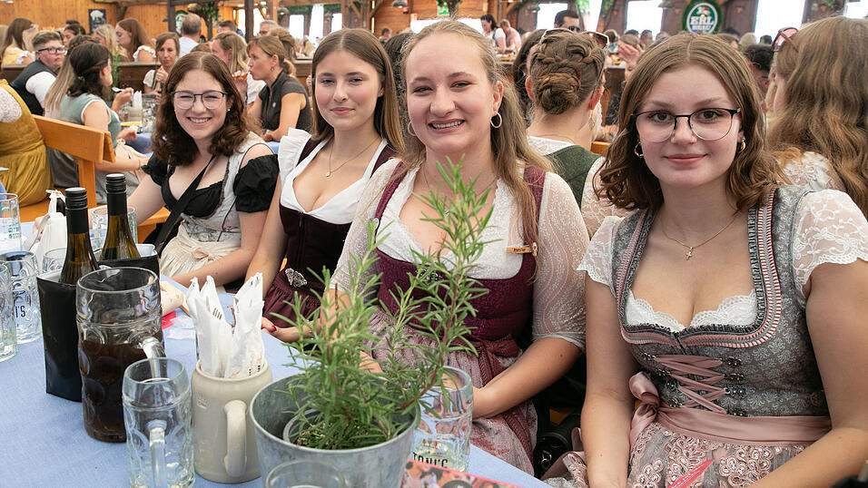 Die Partybilder vom Sonntag, 10. August, aus dem Festzelt Wenisch. Die Partybilder vom Sonntag, 10. August, aus dem Festzelt Wenisch.