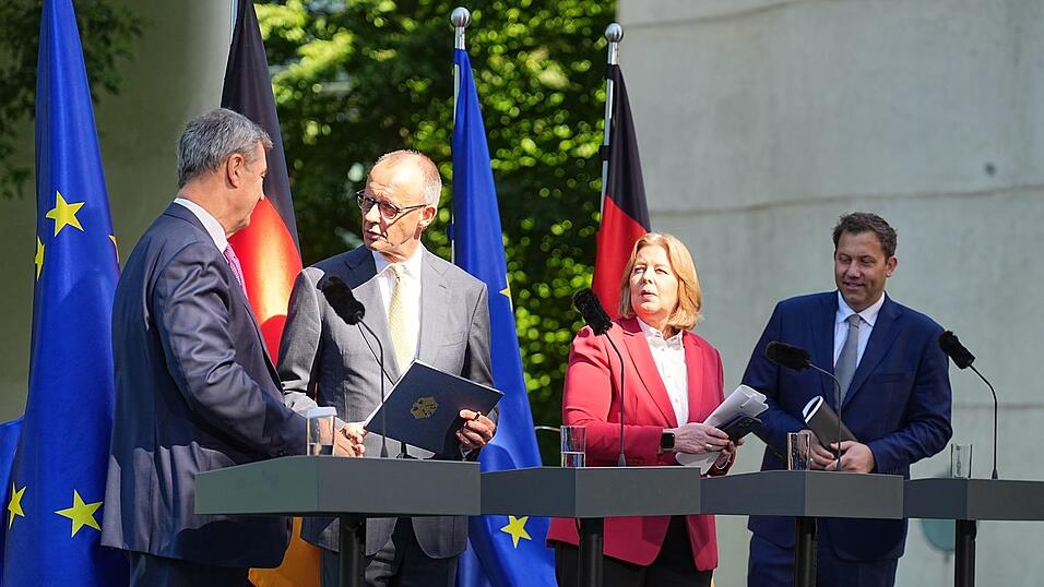 Siebeneinhalb Stunden wurde in der letzten Runde verhandelt. Siebeneinhalb Stunden wurde in der letzten Runde verhandelt.