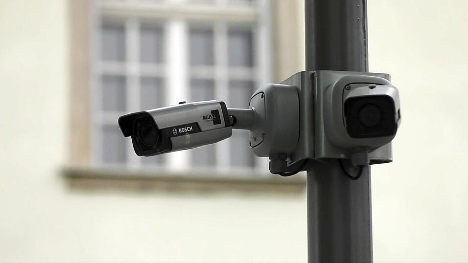 Am Montag werden dem Passauer Stadtrat neue Sicherheitsmaßnahmen vorgestellt, darunter ein mobiles Videoüberwachungssystem. (Symbolbild) Am Montag werden dem Passauer Stadtrat neue Sicherheitsmaßnahmen vorgestellt, darunter ein mobiles Videoüberwachungssystem. (Symbolbild)