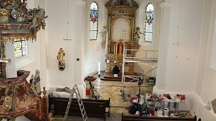 So sah es noch vor einigen Wochen in der Pfarrkirche St. Jakobus aus - die Handwerker hatten das Sagen.