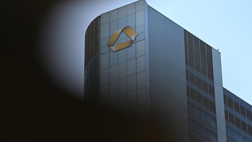 Im Visier der Unicredit: Deutschlands zweitgrößte börsennotierte Bank, die Commerzbank (Archivbild) Im Visier der Unicredit: Deutschlands zweitgrößte börsennotierte Bank, die Commerzbank (Archivbild)