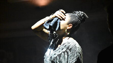 Justina Lee Brown riss die Besucher beim Mitanand mit&nbsp;einem Mix aus Afro, Funk, Soul und Blues mit.