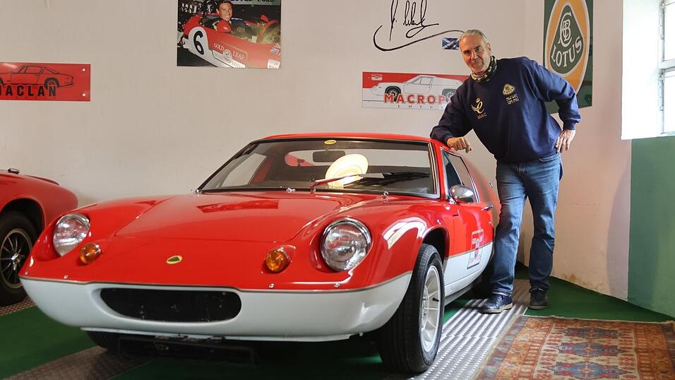 Friedhelm &bdquo;Mac&ldquo; Mutschler zeigt seinen Lotus Europa, Baujahr 1969. Rund 20 dieser nostalgischen Fahrzeuge werden beim Lotus Europa-Treffen von 20. bis 22. Juni in Roding erwartet.