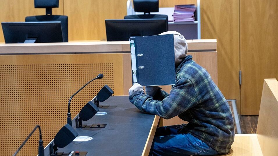 Zu Beginn des Prozesses sagte der Angeklagte nichts.