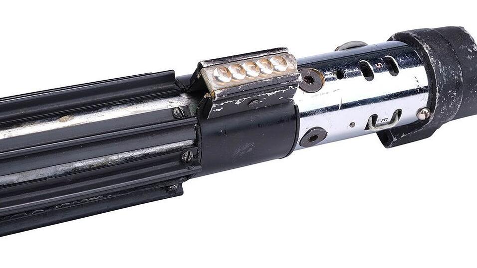 Das legendäre Lichtschwert von «Star Wars»-Bösewicht Darth Vader wird im September in Los Angeles versteigert. Das legendäre Lichtschwert von «Star Wars»-Bösewicht Darth Vader wird im September in Los Angeles versteigert.