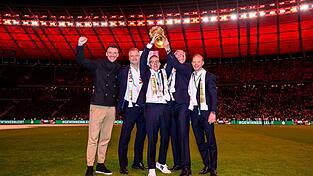 Vorstand Marketing und Vertrieb Rouven Kasper (r) wechselt vom VfB Stuttgart zum FC Bayern. (Archivbild)