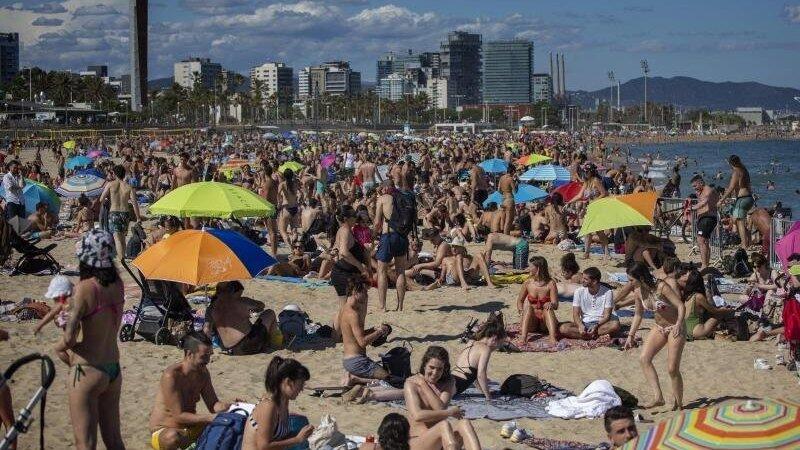 Spanien ist wieder komplett ein Corona-Risikogebiet (Symbolbild). Spanien ist wieder komplett ein Corona-Risikogebiet (Symbolbild).