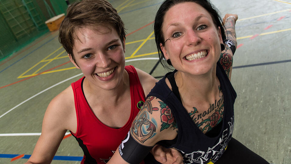 Beim Sport Roller Derby ist viel Durchsetzungsvermögen gefragt. Der Spaß steht dabei aber an erster Stelle. (Fotos: Munich Rolling Rebels)