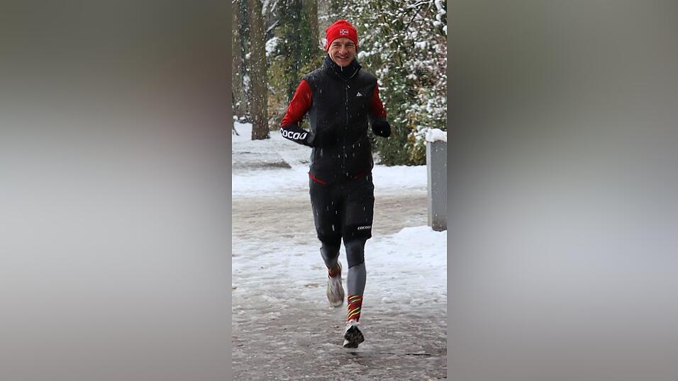 Seine Kondition trainiert Hans-Christoph Gallmeier das ganze Jahr über. Dazu zählen auch Laufeinheiten bei Minusgraden und Schneefall. Seine Kondition trainiert Hans-Christoph Gallmeier das ganze Jahr über. Dazu zählen auch Laufeinheiten bei Minusgraden und Schneefall.