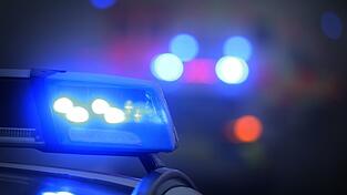 Die Polizei fahndete mit vielen Streifen nach dem Täter. (Symbolbild)