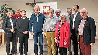 Die Mitglieder des Caritas-Vorstands und -Ausschusses nach den Neuwahlen: Heinrich Schmidt (v. l.), Heimleiter Markus Quappik, Zweiter Vorsitzender Pfarrer Alexander Kohl, Vorsitzender Edwin Schedlbauer, Franz Wittmann, Albert Dirnberger, Monika Müller, Josef Pledl, Christoph Schmidt und Walter Schlicht Die Mitglieder des Caritas-Vorstands und -Ausschusses nach den Neuwahlen: Heinrich Schmidt (v. l.), Heimleiter Markus Quappik, Zweiter Vorsitzender Pfarrer Alexander Kohl, Vorsitzender Edwin Schedlbauer, Franz Wittmann, Albert Dirnberger, Monika Müller, Josef Pledl, Christoph Schmidt und Walter Schlicht