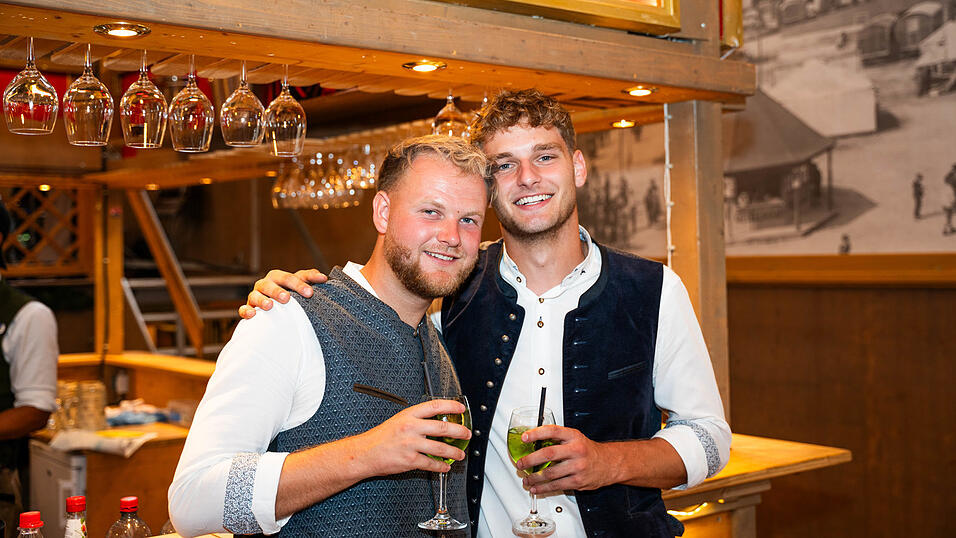 Die Partybilder vom Sonntag, 16. August, aus dem Festzelt Krönner. Die Partybilder vom Sonntag, 16. August, aus dem Festzelt Krönner.