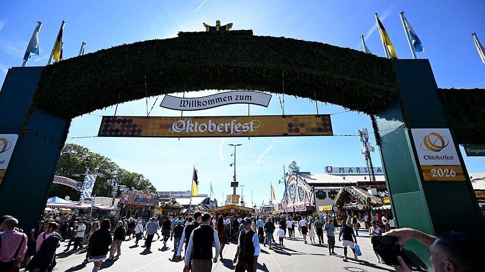 Wiesn-Bedienungen setzen sich in den sozialen Medien für Toleranz, Vielfalt und Respekt auf dem Oktoberfest ein. (Symbolbild) Wiesn-Bedienungen setzen sich in den sozialen Medien für Toleranz, Vielfalt und Respekt auf dem Oktoberfest ein. (Symbolbild)