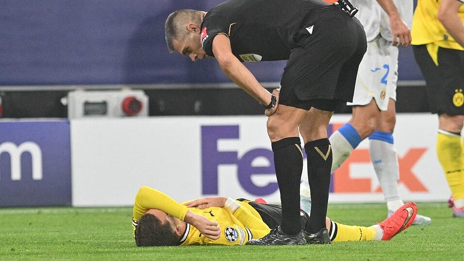 Konstantinos Karetsas (l) musste gegen Villarreal früh ausgewechselt werden. Konstantinos Karetsas (l) musste gegen Villarreal früh ausgewechselt werden.
