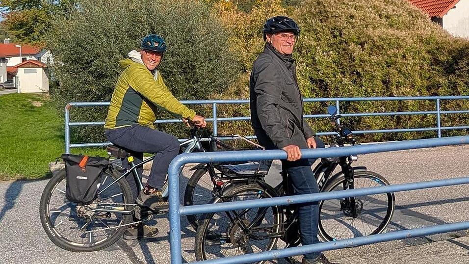 Ihr Aufruf wurde erhört: Thomas Muncz (l.) und Franz Meindl appellierten an die Landauer, beim ADFC-Radklimatest ihre Meinung zu sagen. Ihr Aufruf wurde erhört: Thomas Muncz (l.) und Franz Meindl appellierten an die Landauer, beim ADFC-Radklimatest ihre Meinung zu sagen.