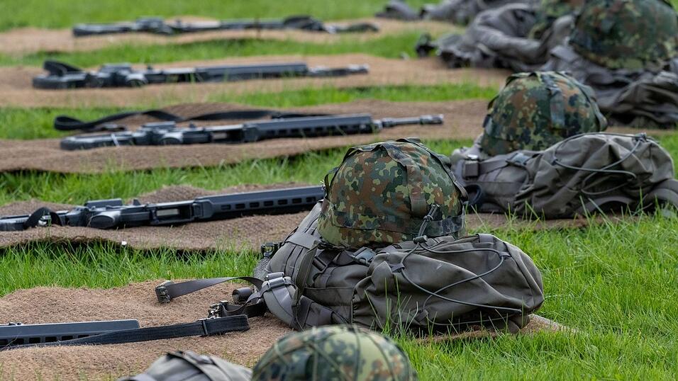 Der Wehrbeauftragte Henning Otte stellt eine ge&auml;nderte Einstellung der Gesellschaft zur Bundeswehr fest.
