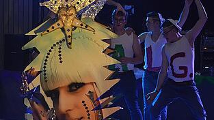 Pfarrer Diermeier tanzte zu den bekanntesten Hits von Lady Gaga. Pfarrer Diermeier tanzte zu den bekanntesten Hits von Lady Gaga.