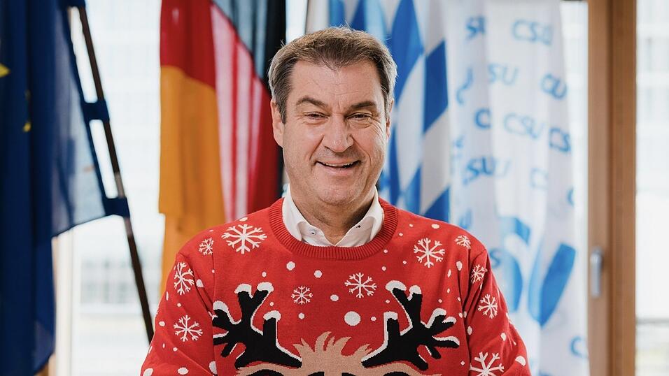 Ministerpräsident Markus Söder zeigte sich bereits vergangenes Jahr zum Advent in ausgefallenen Pullovern. Ministerpräsident Markus Söder zeigte sich bereits vergangenes Jahr zum Advent in ausgefallenen Pullovern.