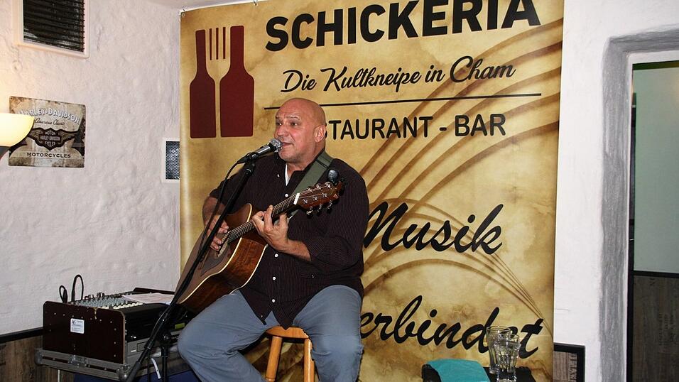 Musik überall: Bei der CHAMpions-Night war einiges geboten in der Chamer Innenstadt. Musik überall: Bei der CHAMpions-Night war einiges geboten in der Chamer Innenstadt.