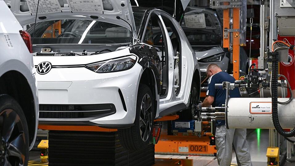 Der Hochlauf der Elektromobilität geht aus Sicht der Industrie zu langsam voran. (Symbolbild)