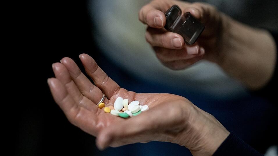 Die Staatsanwaltschaft warf dem Mann vor, gegen Geld Benzodiazepine weitergegeben zu habe. (Symbolfoto) Die Staatsanwaltschaft warf dem Mann vor, gegen Geld Benzodiazepine weitergegeben zu habe. (Symbolfoto)