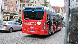 Die kostenfreie Busbeförderung an den vier Adventssamstagen war eine „Weihnachtsaktion“ des Landshuter Verkehrsverbunds. Da dieser wegen des Beitritts von Stadt und Landkreis zum MVV zum Jahresende aufgelöst wird, gibt es die Aktion in diesem Advent nicht mehr.