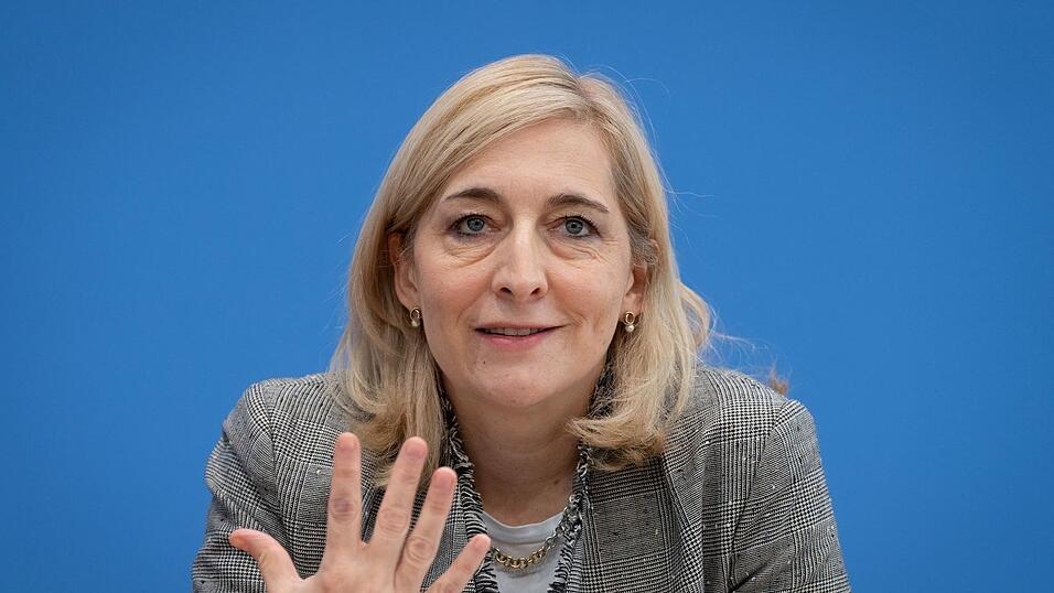 Gesundheitsministerin Nina Warken (CDU) will die Pflegeversicherung reformieren. (Archivfoto) Gesundheitsministerin Nina Warken (CDU) will die Pflegeversicherung reformieren. (Archivfoto)