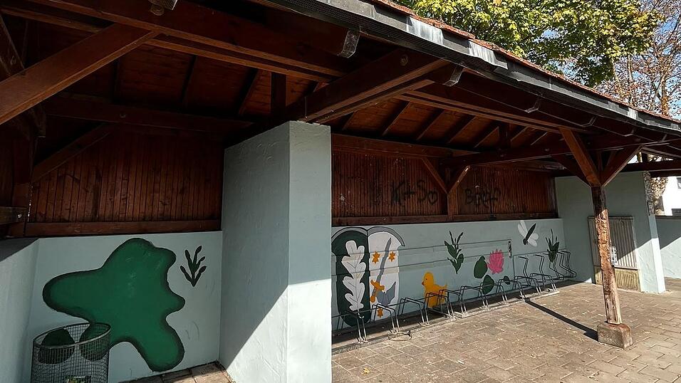 Gemeinsam mit dem Jugendtreff wurde das Bush&auml;uschen neugestaltet.