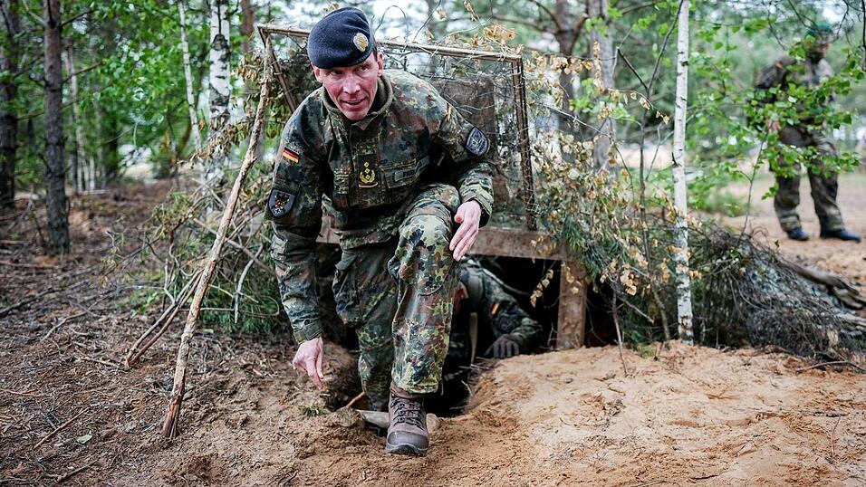 Heeresinspekteur Christian Freuding will das Heer mit kostengünstigen Marschflugkörpern für den Masseneinsatz ausstatten. (Archivbild) Heeresinspekteur Christian Freuding will das Heer mit kostengünstigen Marschflugkörpern für den Masseneinsatz ausstatten. (Archivbild)