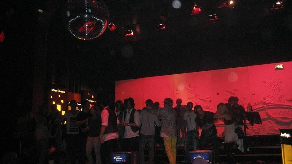 Rund 4000 Boarderfreunde feierten bei der Weltpremiere des neuesten Films von Isenseven, 'Let's go get lost' in M&uuml;nchen.