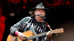 Neil Young möchte ein Konzert in der Ukraine spielen. (Archivbild)
