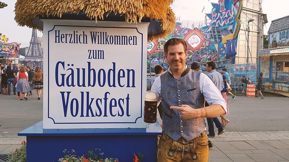 Der Mitterfelser Liedermacher Thomas Mayer alias Vogelmayer ist der Initiator der Volksfest-Goa&szlig;ma&szlig; und Veranstalter der K&ouml;niginnen-Wahl.