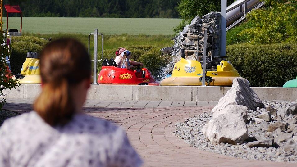 Bei heißen Temperaturen sind Wasser-Attraktionen besonders begehrt. Bei heißen Temperaturen sind Wasser-Attraktionen besonders begehrt.