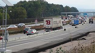 Verkehrsteilnehmer müssen in den nächsten Wochen rund um die A 3 mit Behinderungen rechnen. Verkehrsteilnehmer müssen in den nächsten Wochen rund um die A 3 mit Behinderungen rechnen.