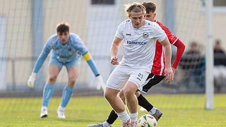 Bogens Alexander Knipf nutzt seine Chance in der Startelf gegen Passau.